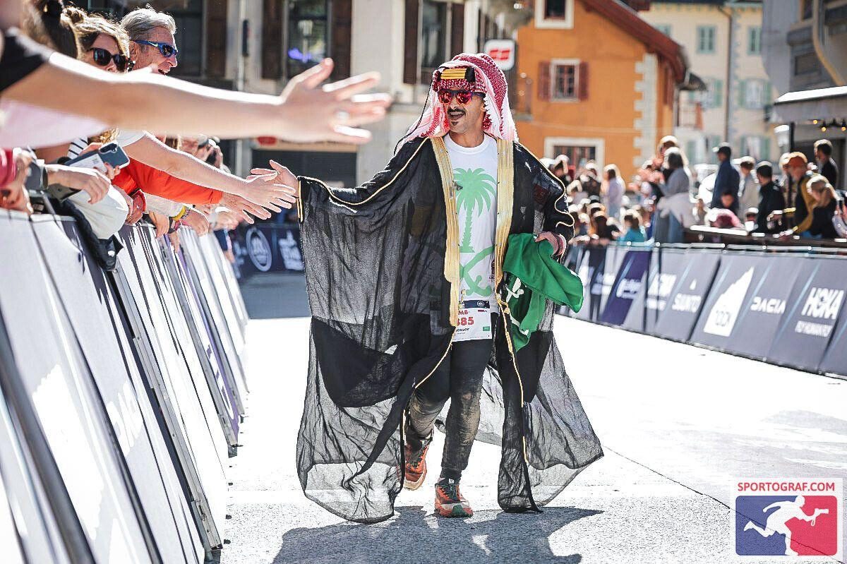 Finishing in Saudi traditional dress